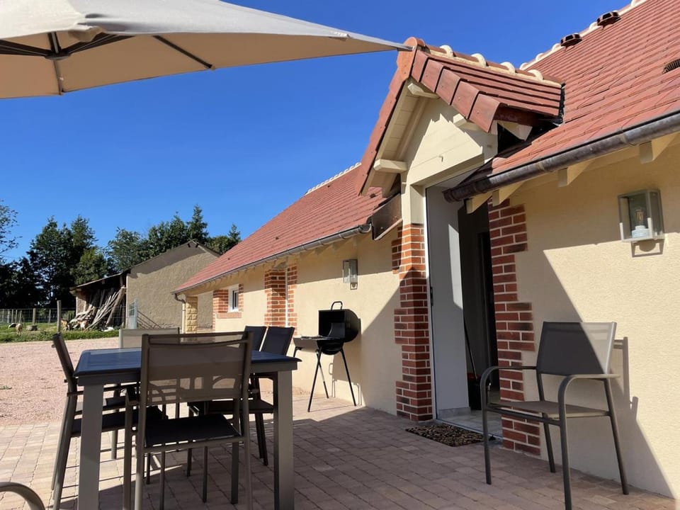 Gîte de charme à Thiel-sur-Acolin avec jardin et climatisation - FR-1-489-338 House in Auvergne-Rhône-Alpes