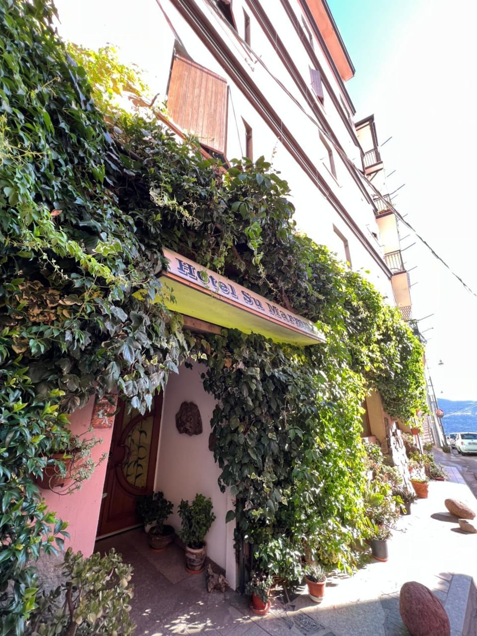 Property building, Day, Neighbourhood, Street view