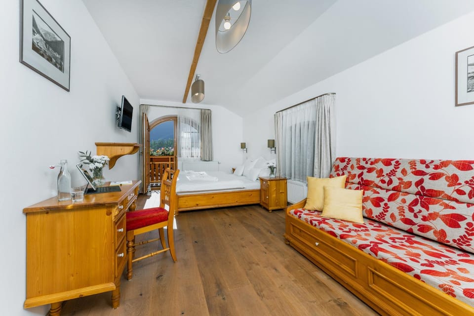 Living room, Bedroom
