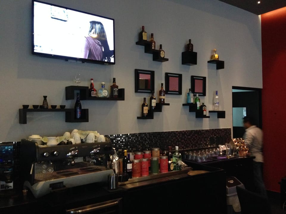 Restaurant/places to eat, Lounge or bar