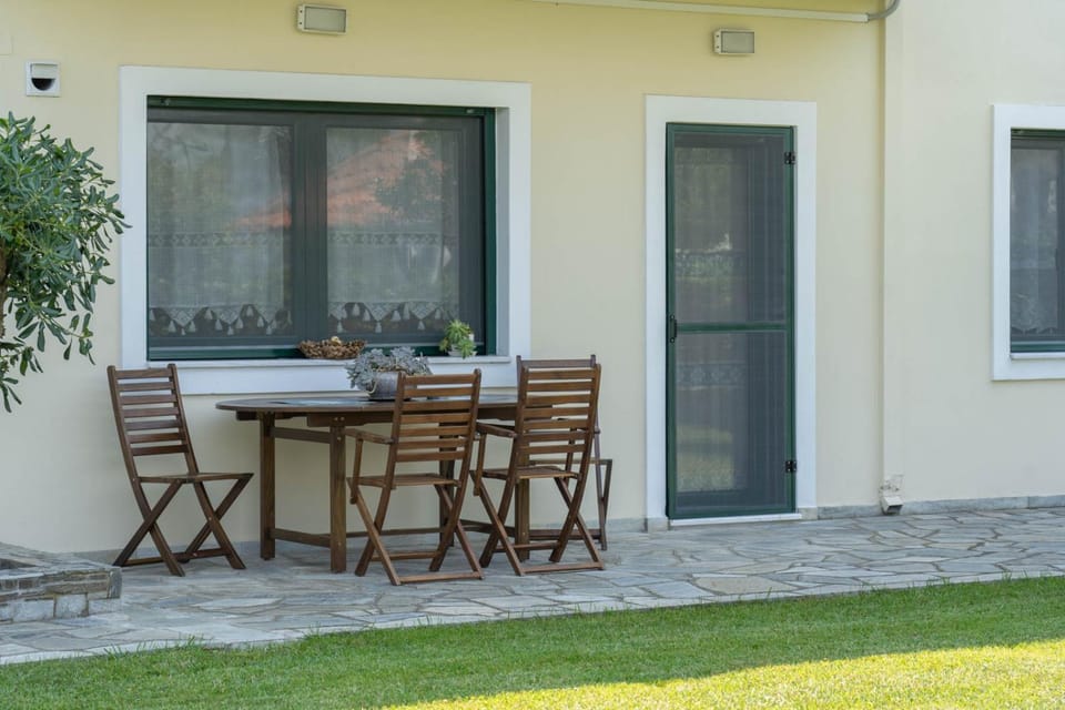 Property building, Patio, Dining area