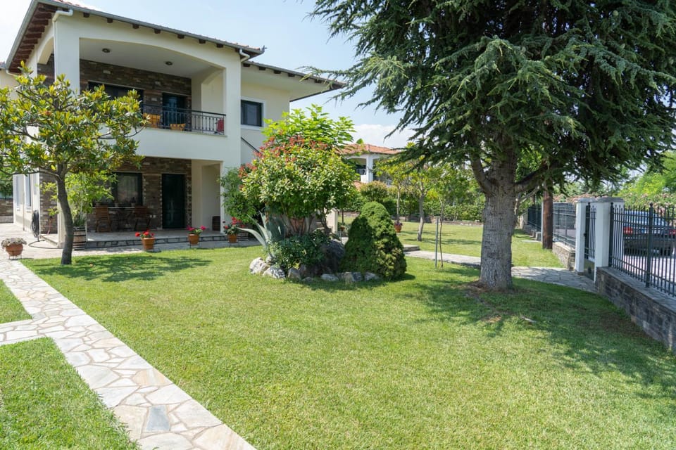Property building, Garden, Garden view