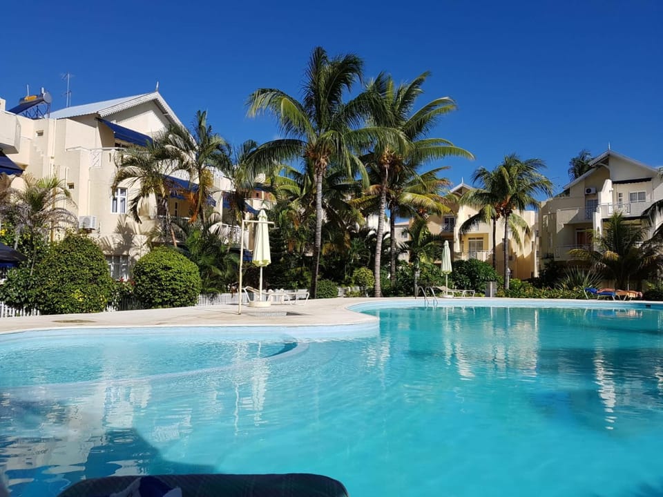 Property building, Swimming pool, Swimming pool