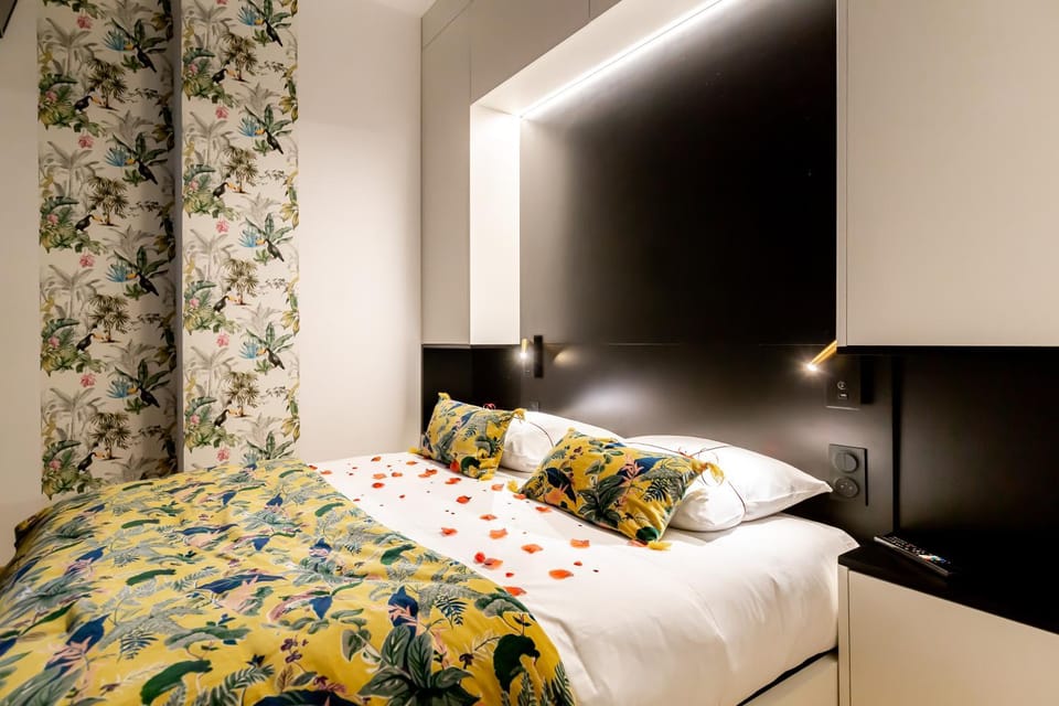 SWEET LEONE JACUZZI PLACE TERREAUX Apartment in Lyon