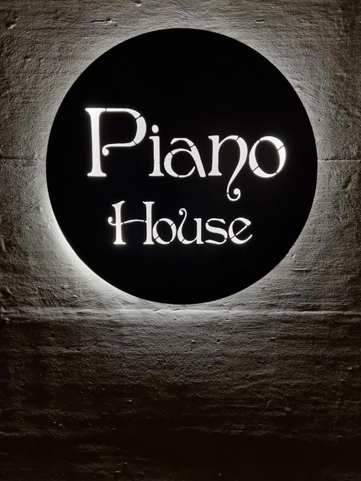 Apartament TRAVEL la casa PIANO HOUSE,cu parcare Apartment in Romania