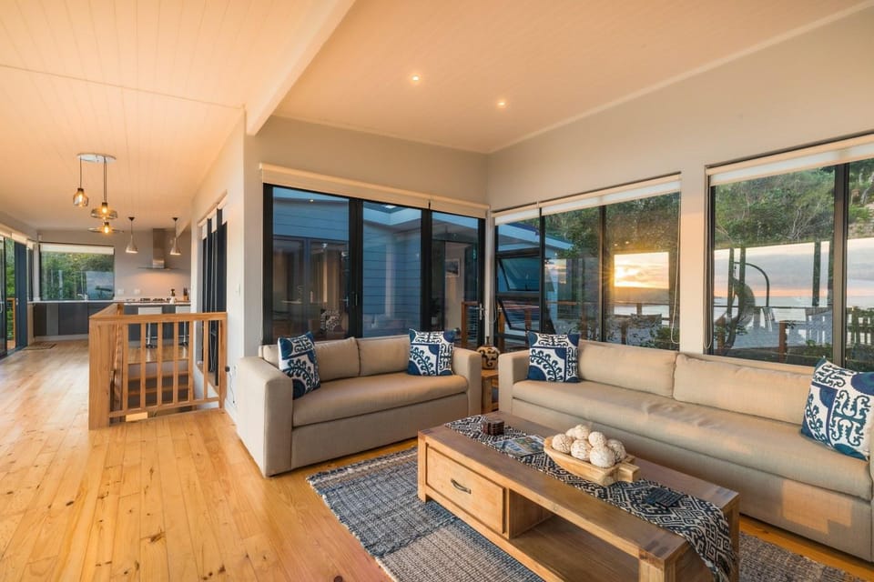 Communal lounge/ TV room, Living room, Seating area