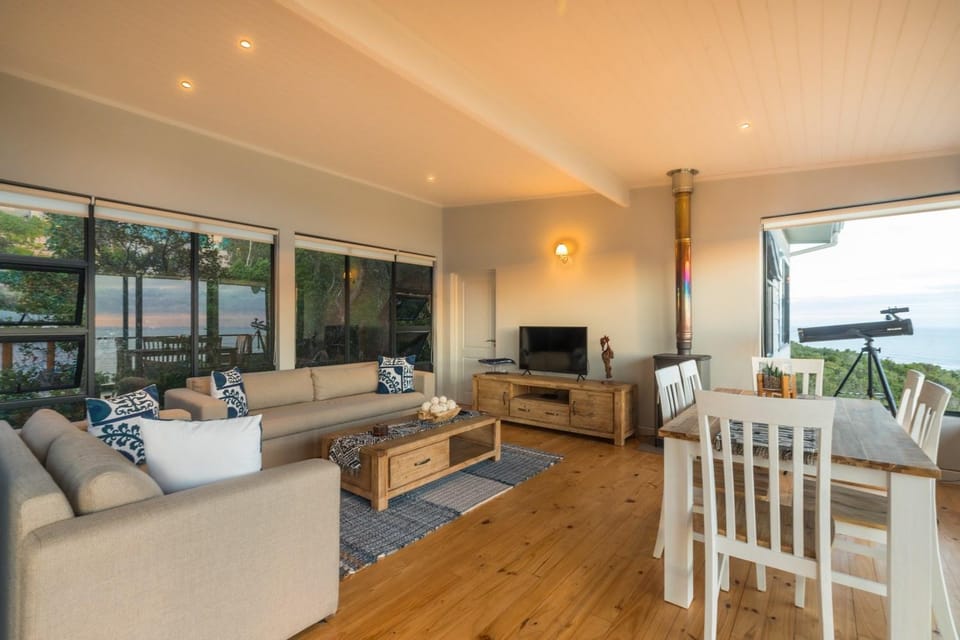 TV and multimedia, Living room, Seating area, Dining area, flat iron