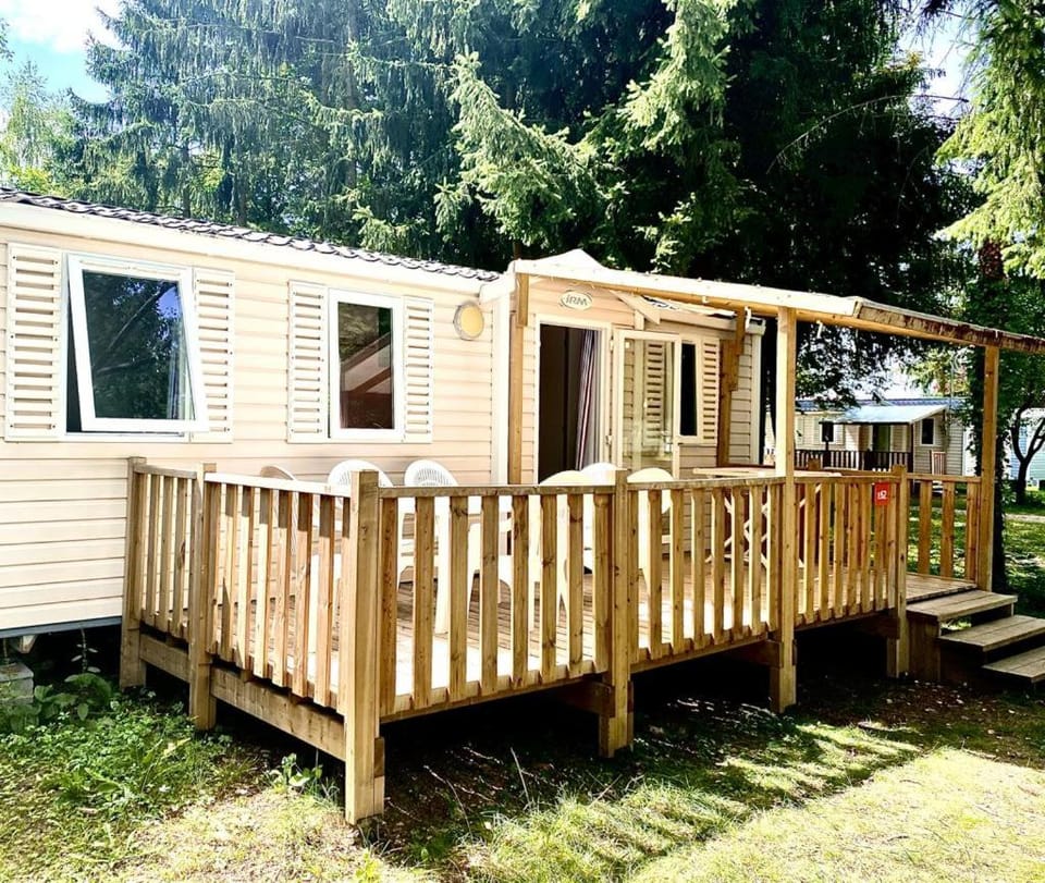 Facade/entrance, Balcony/Terrace