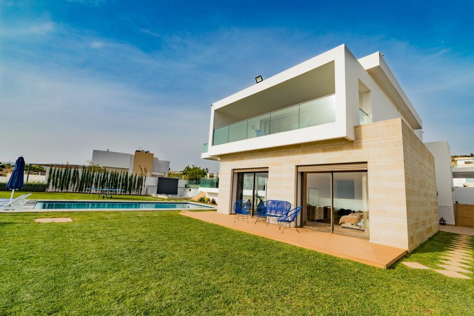 Property building, Garden, Swimming pool