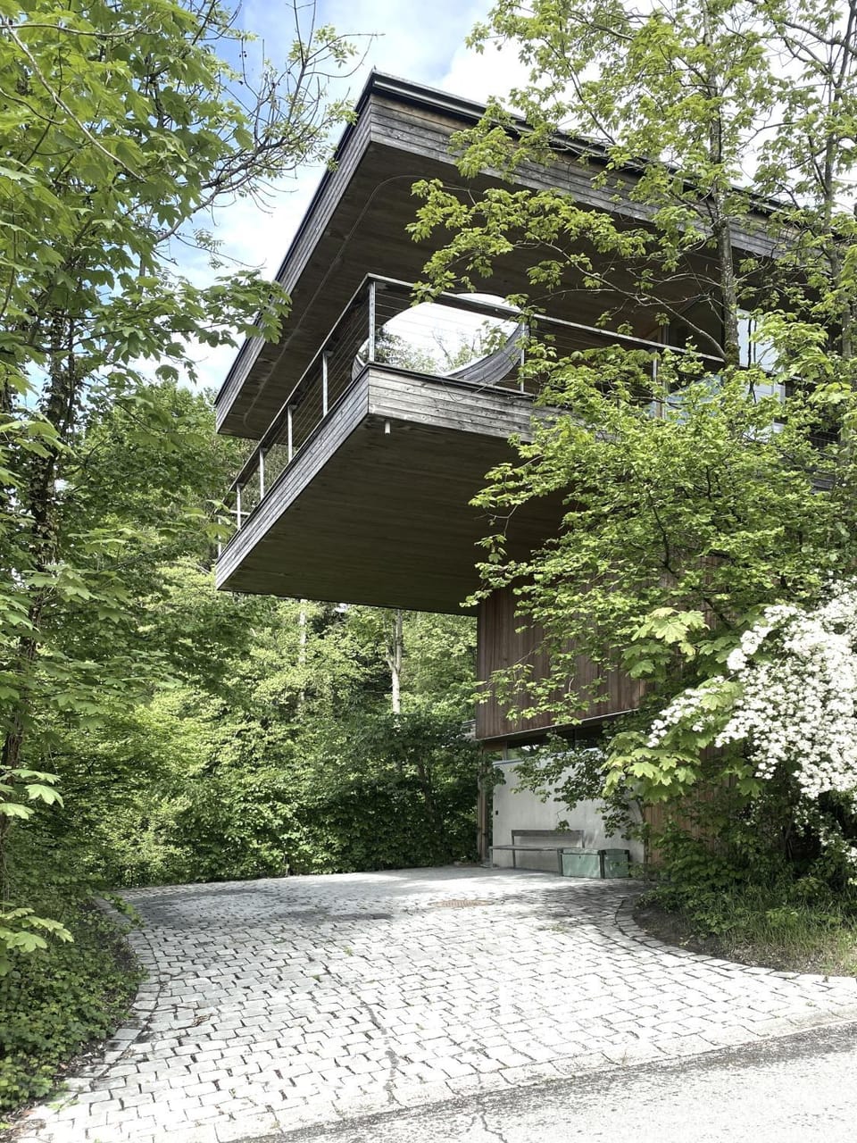 Property building, Spring, Parking