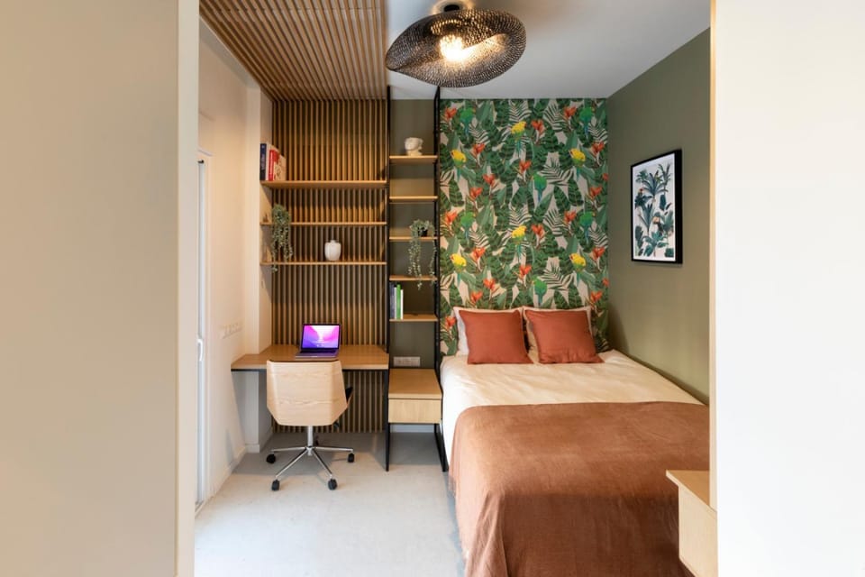 Photo of the whole room, Bedroom