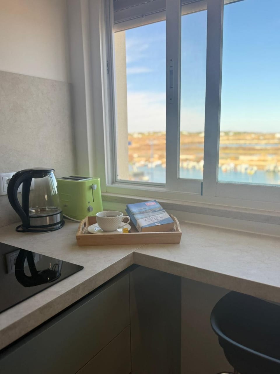 Coffee/tea facilities, Sea view, toaster, kitchen