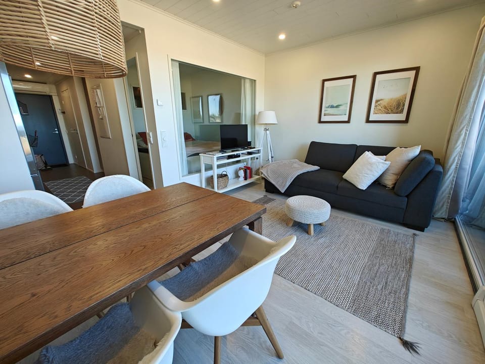 Communal lounge/ TV room, Dining area