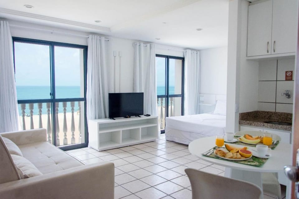 Photo of the whole room, Sea view