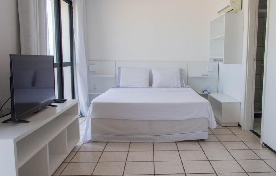 Bed, TV and multimedia, Bedroom