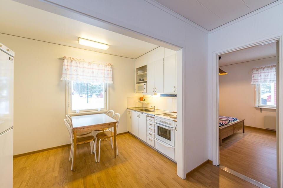Coffee/tea facilities, Kitchen or kitchenette, Dining area, minibar, pet friendly, stove