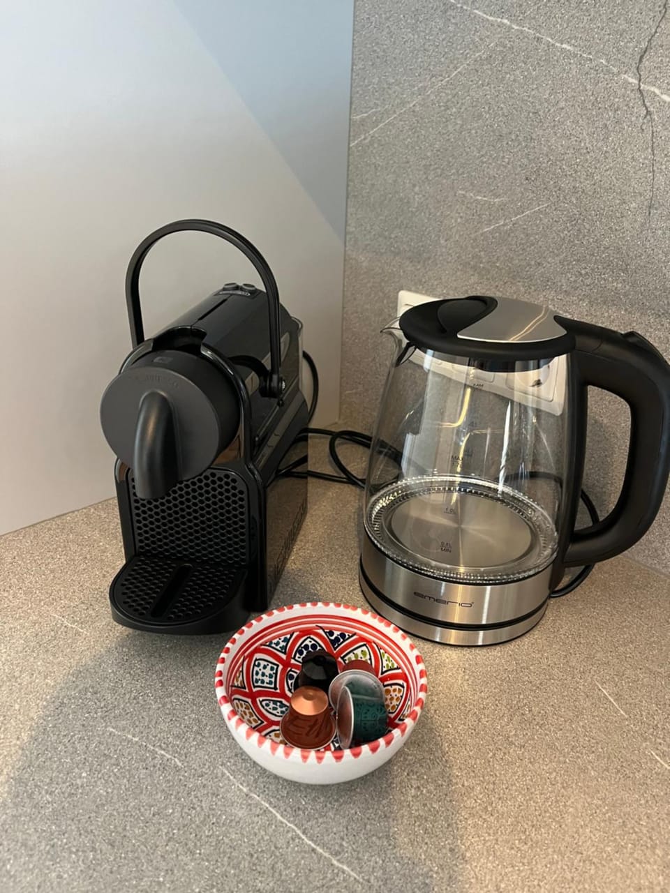 Coffee/tea facilities, Kitchen or kitchenette
