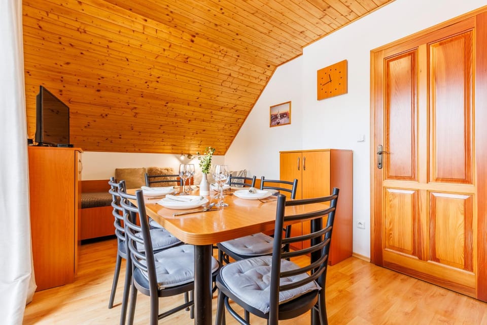 Living room, Dining area, kitchen