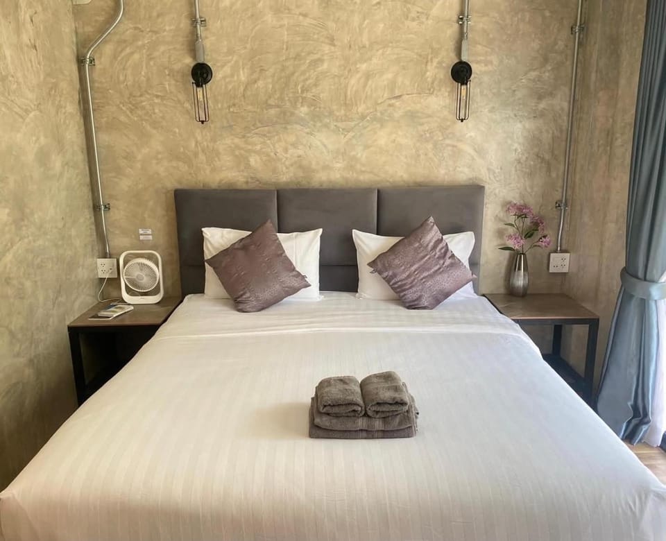 Tree House Home Stay บ้านต้นไม้โฮมสเตย์อุทัยธานี Vacation rental in Thailand