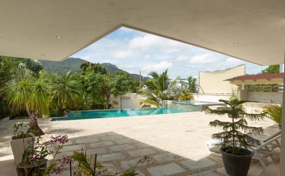 VILLA LAS ORQUIDEAS, TERRAZA, BBQ, PISCINA FAMILIAR, 5 Minutos de Playa Villa in Puerto Plata