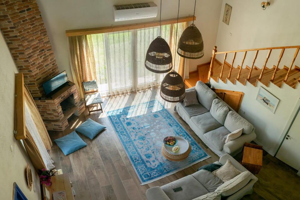 Living room, Photo of the whole room, Seating area, air conditioner