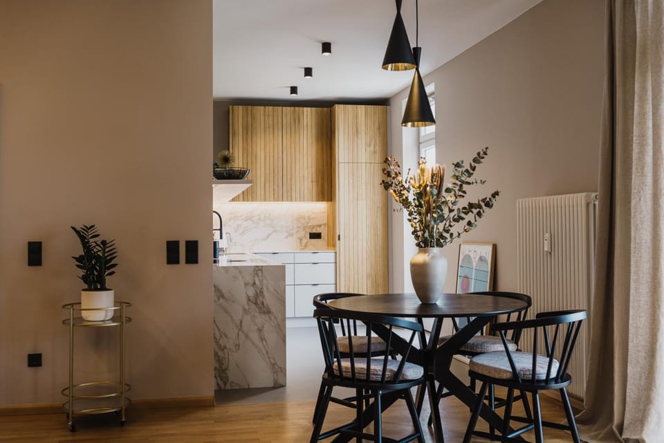 Kitchen or kitchenette, Dining area