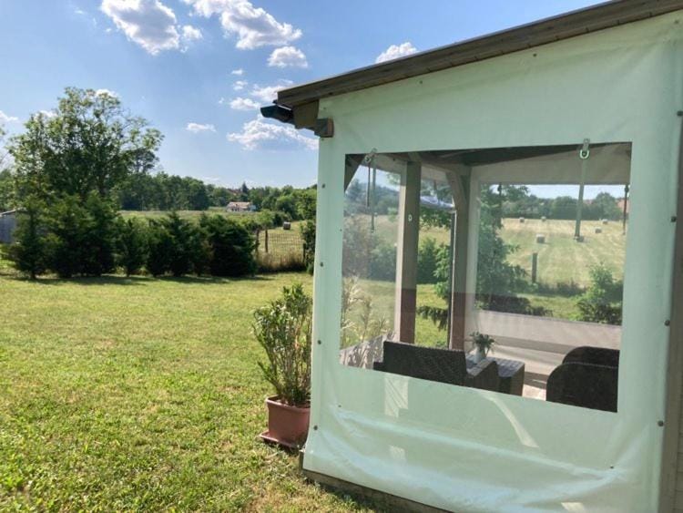 NEUTRINO VENDÉGHÁZ House in Hungary
