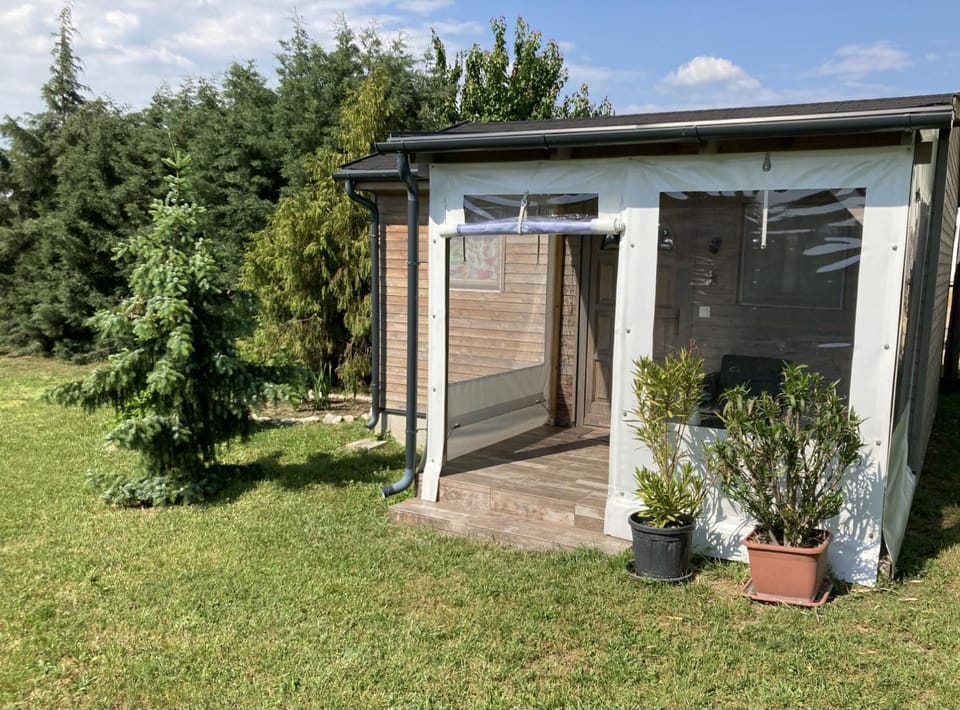 NEUTRINO VENDÉGHÁZ House in Hungary