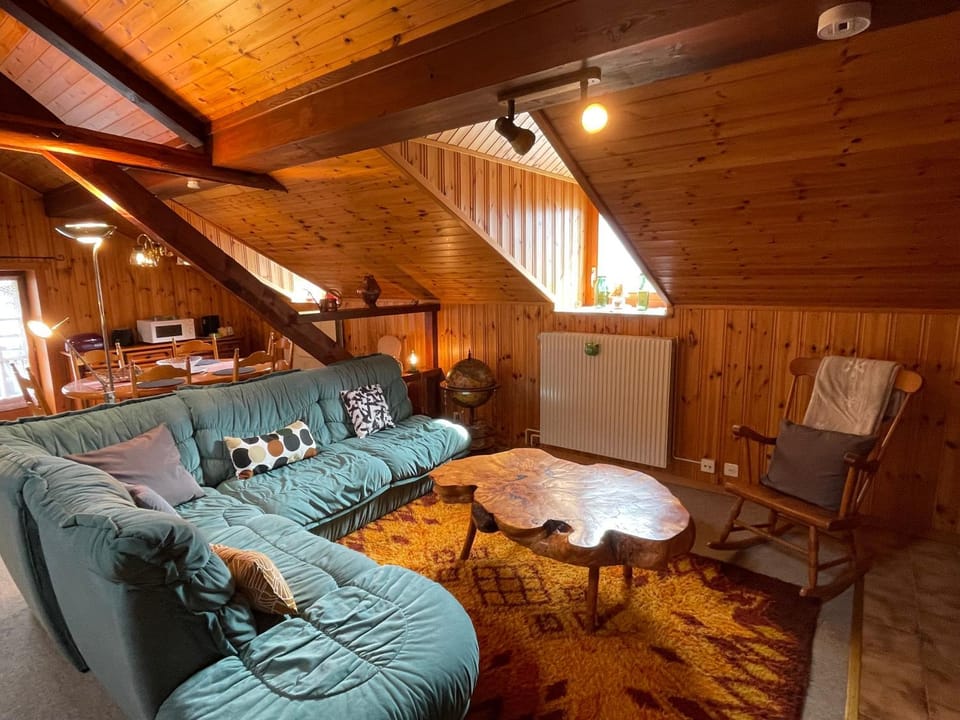 Living room, Seating area