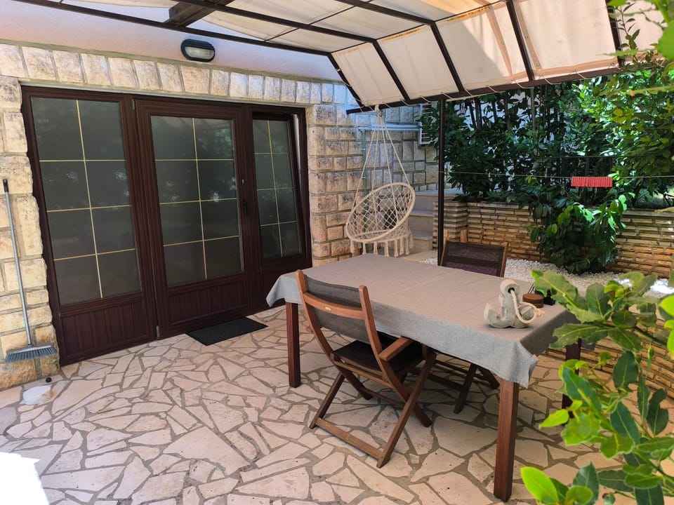 Patio, Day, Balcony/Terrace