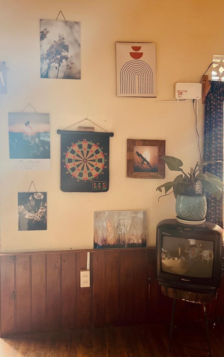 Darts, Living room