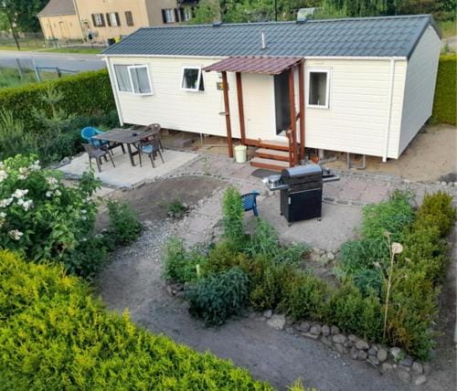 Property building, Patio, Facade/entrance, Garden, Balcony/Terrace, Seating area