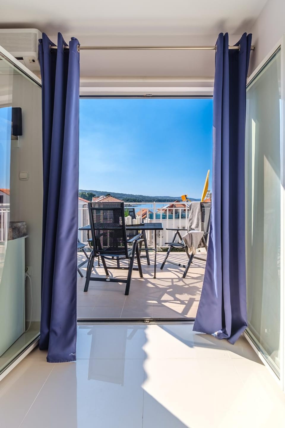 Day, Natural landscape, Balcony/Terrace, Seating area, Sea view