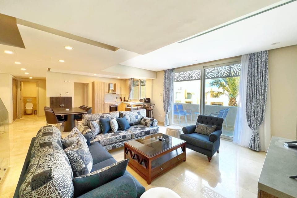 Living room, Seating area