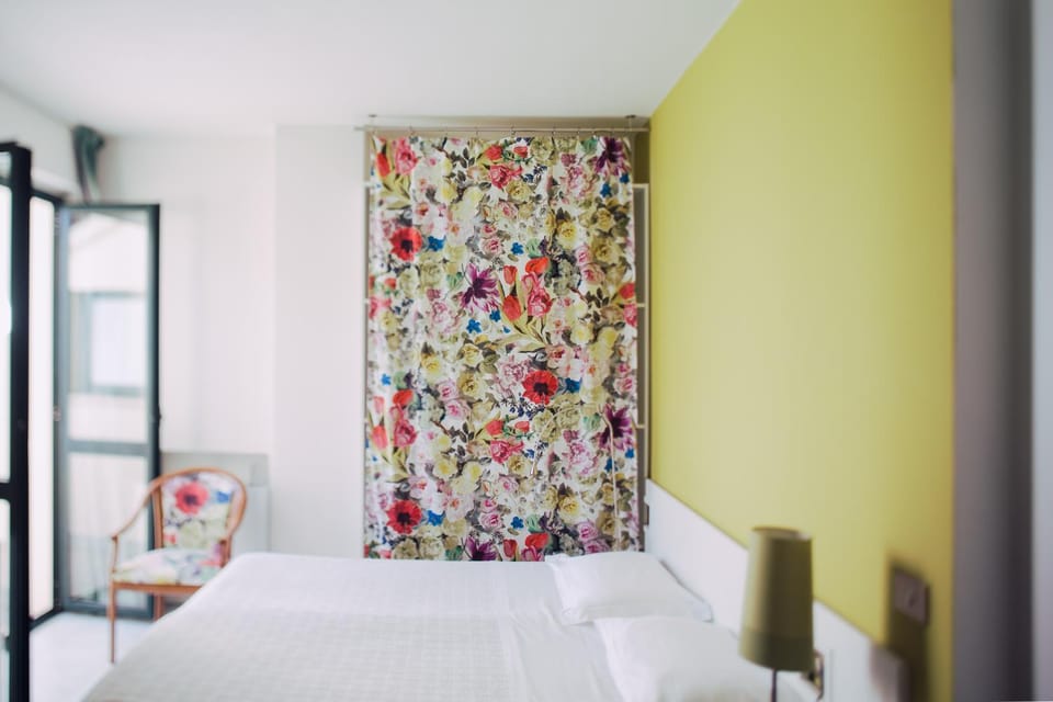 Bed, Photo of the whole room, Bedroom, Garden view, Inner courtyard view