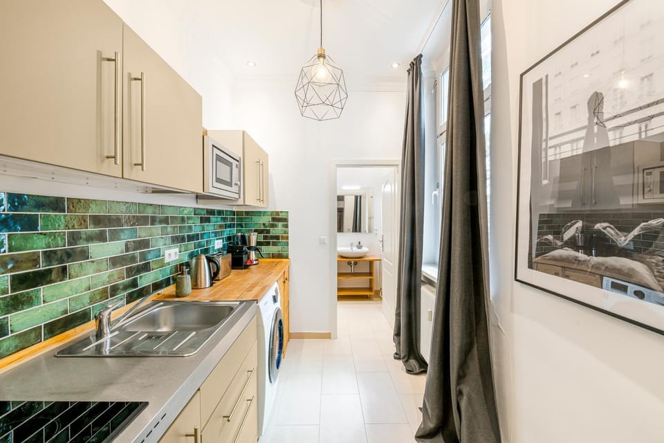 The Koburger II - Stylish studio with extra high bed for kids, 45m2 space, Ideal for families with kids or couples Apartment in Berlin