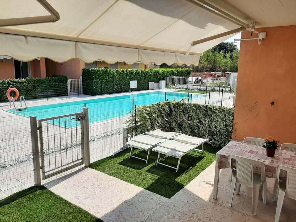 Swimming pool, sunbed