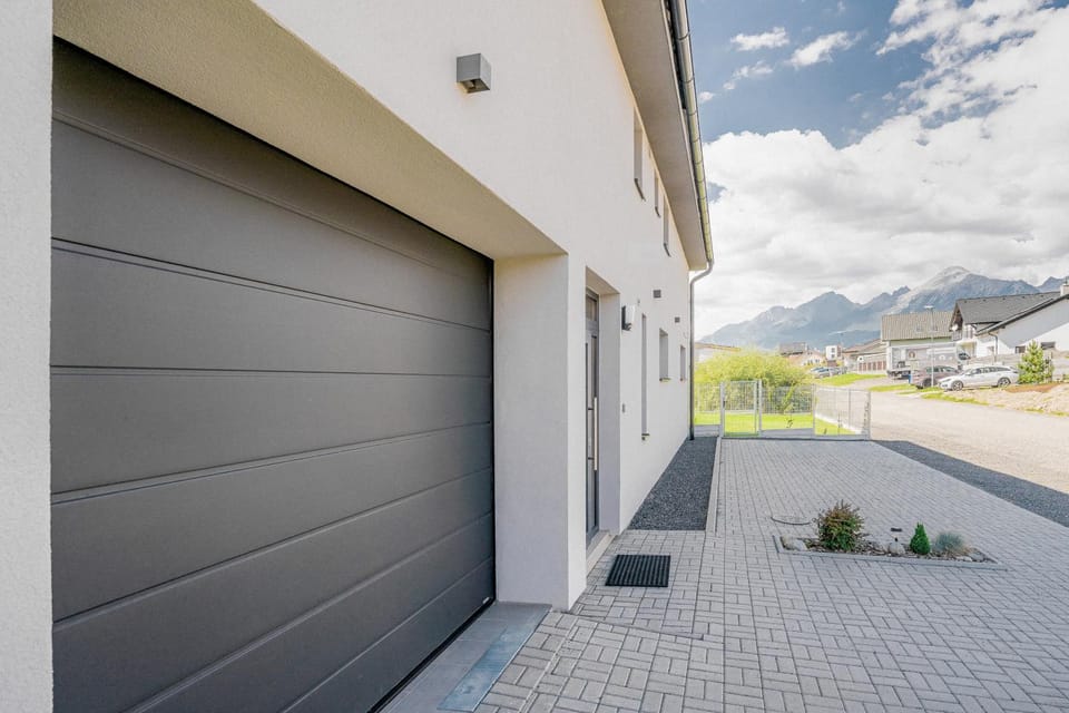 Property building, Facade/entrance, Inner courtyard view, Parking