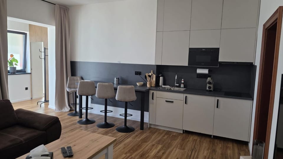 Coffee/tea facilities, Dining area, stove, kitchen