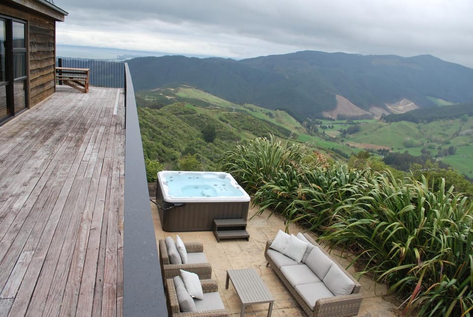 Patio, Spring, Day, Natural landscape, Hot Tub, View (from property/room), Balcony/Terrace, Seating area, City view, Garden view, Landmark view, Mountain view, Pool view, River view, Sea view, Inner courtyard view, sunbed