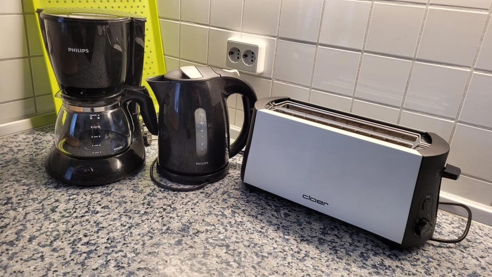 Coffee/tea facilities, toaster, kitchen