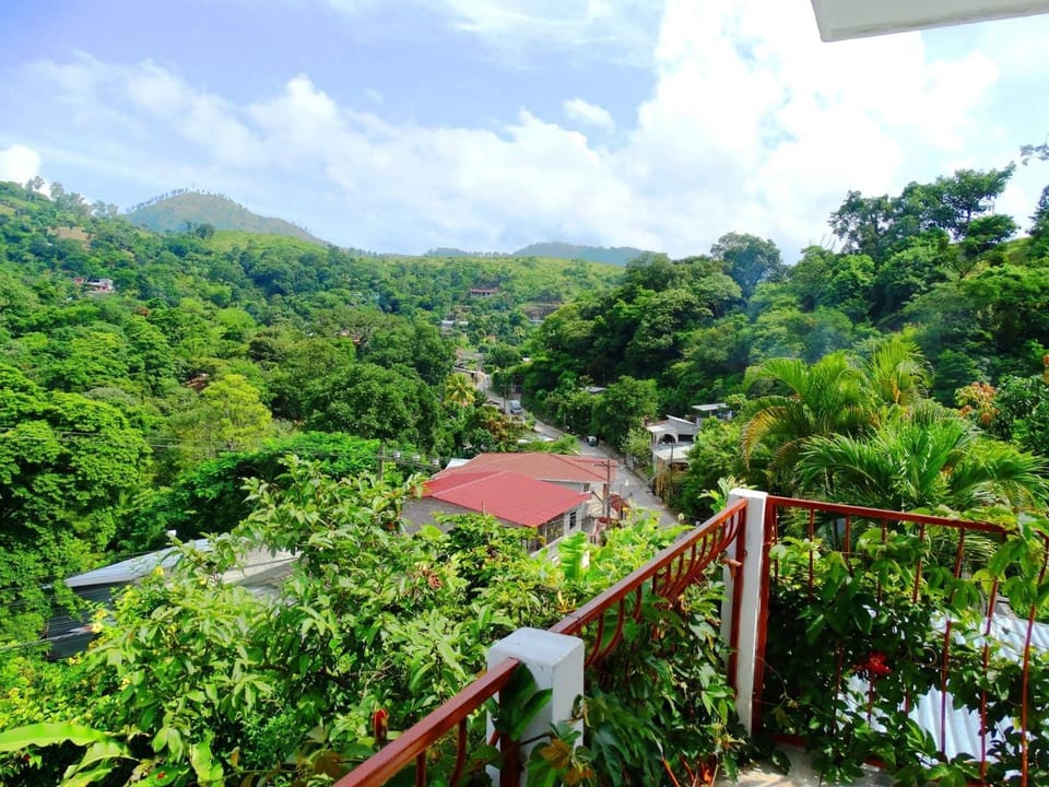 Casa “Doña Zoyla” B&B Bed and Breakfast in Honduras
