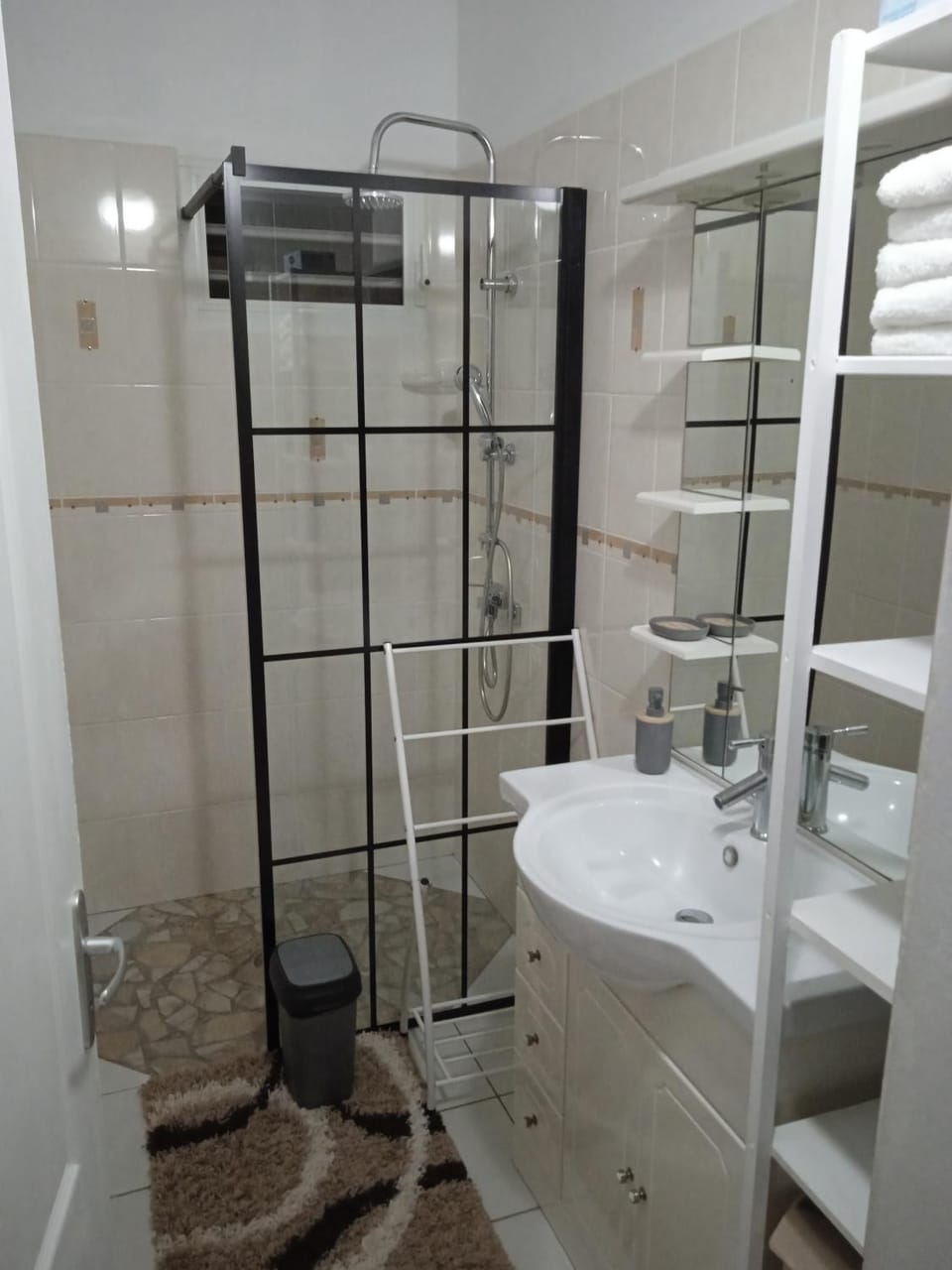 Shower, Bathroom, towels