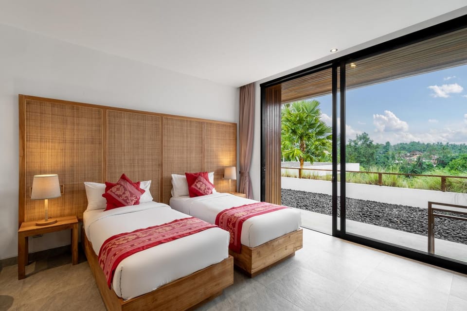 Bed, Natural landscape, TV and multimedia, Bedroom, air conditioner