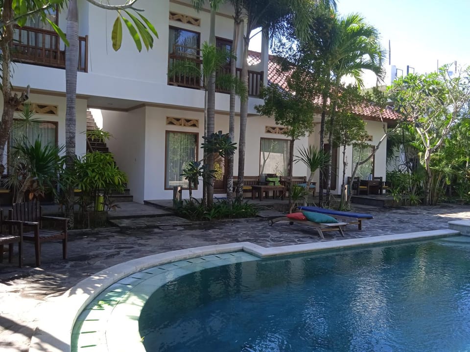 family house hotel kuta Hotel in Pujut