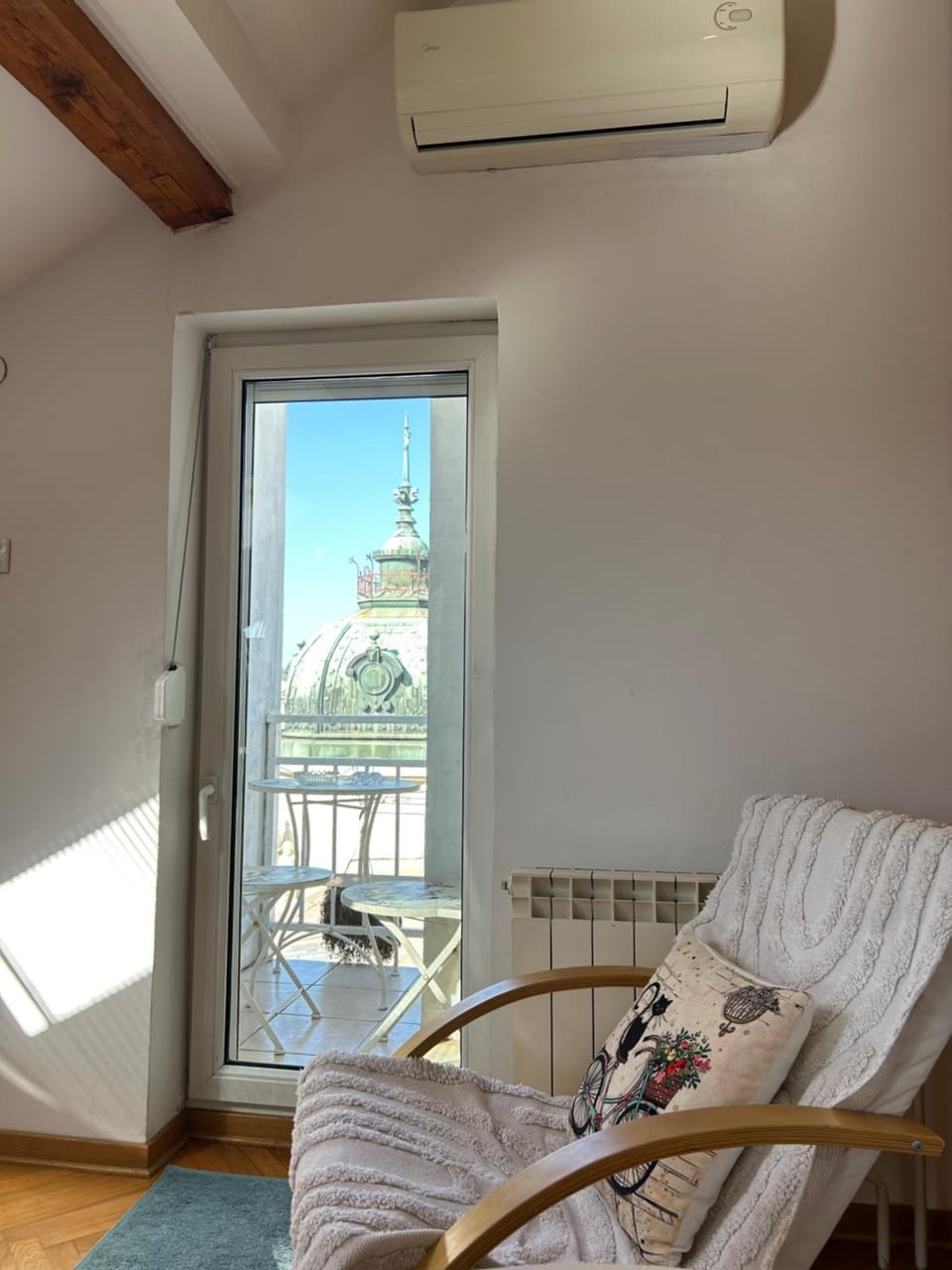 Cooling Epicenter Apartment in Belgrade