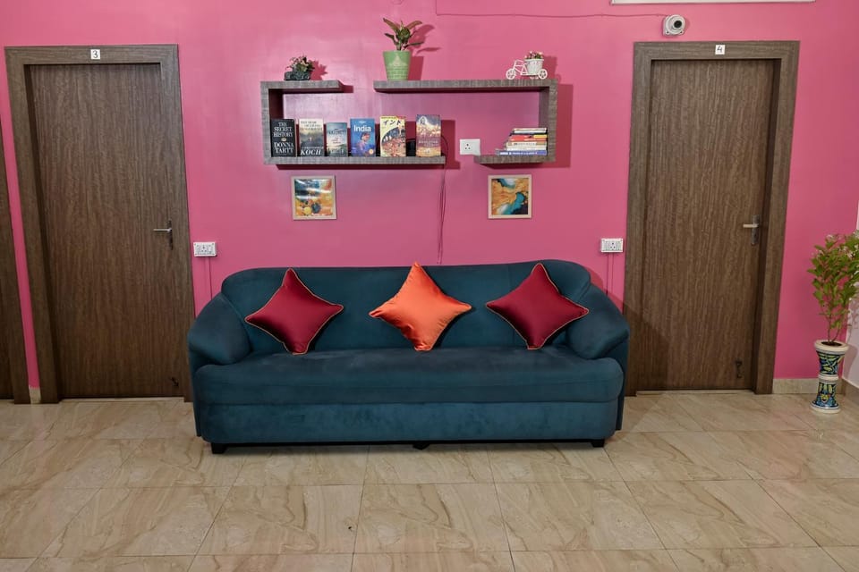 Communal lounge/ TV room
