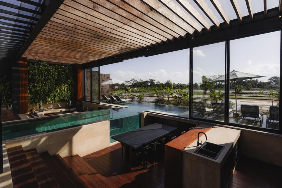 Kitchen or kitchenette, Dining area, Pool view