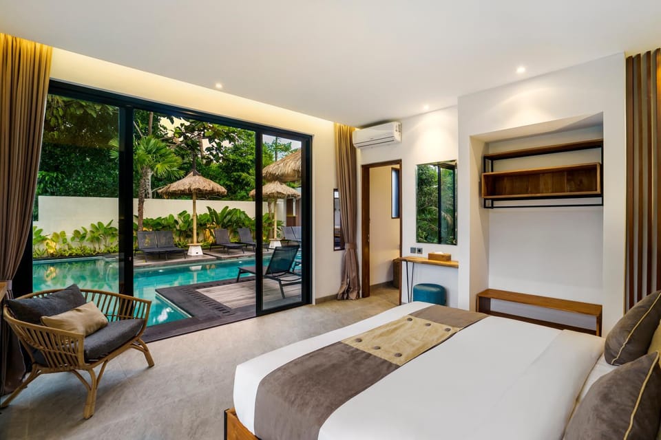 Bed, View (from property/room), Photo of the whole room, Bedroom, sunbed, air conditioner