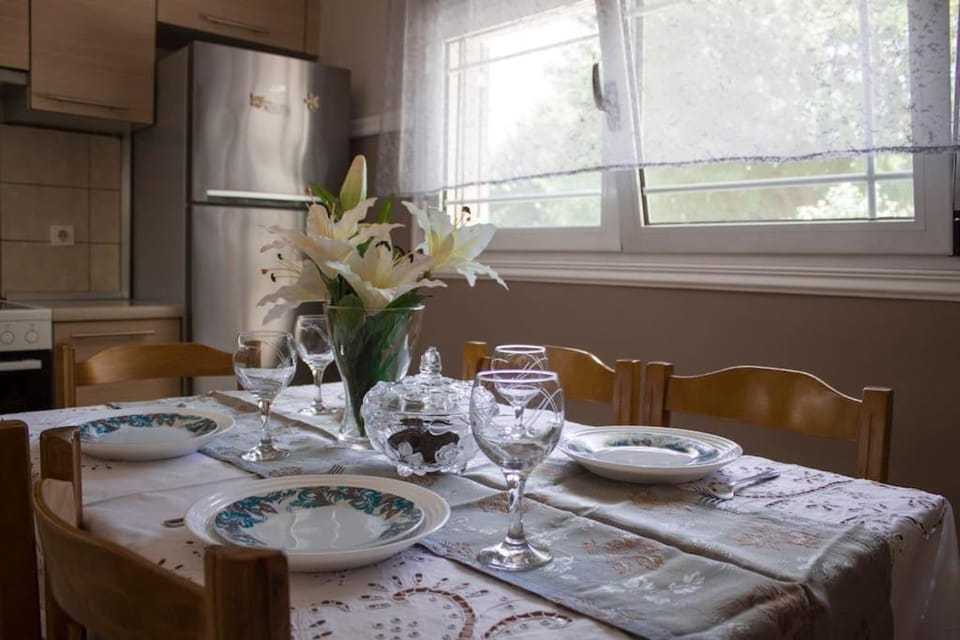 Dining area, kitchen